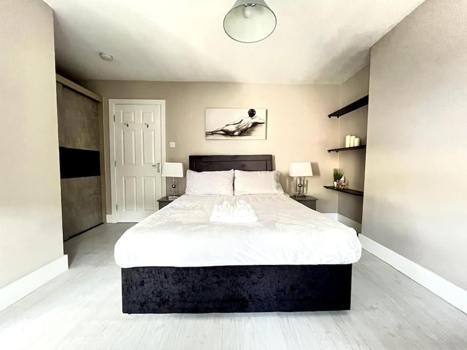 Central Winchester Serviced Apartments Bagian luar foto