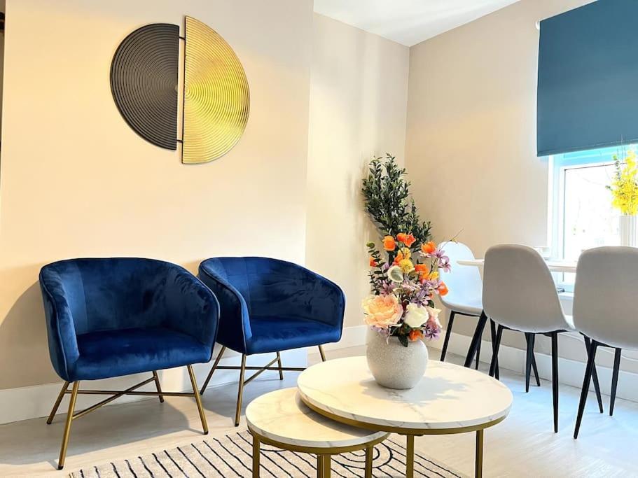 Central Winchester Serviced Apartments Bagian luar foto
