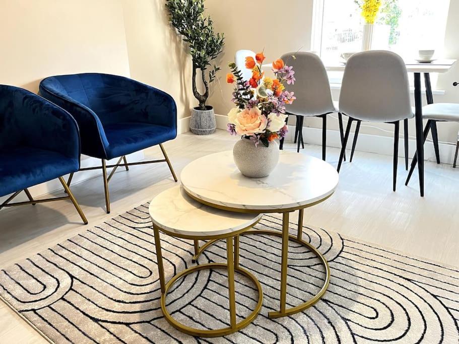 Central Winchester Serviced Apartments Bagian luar foto