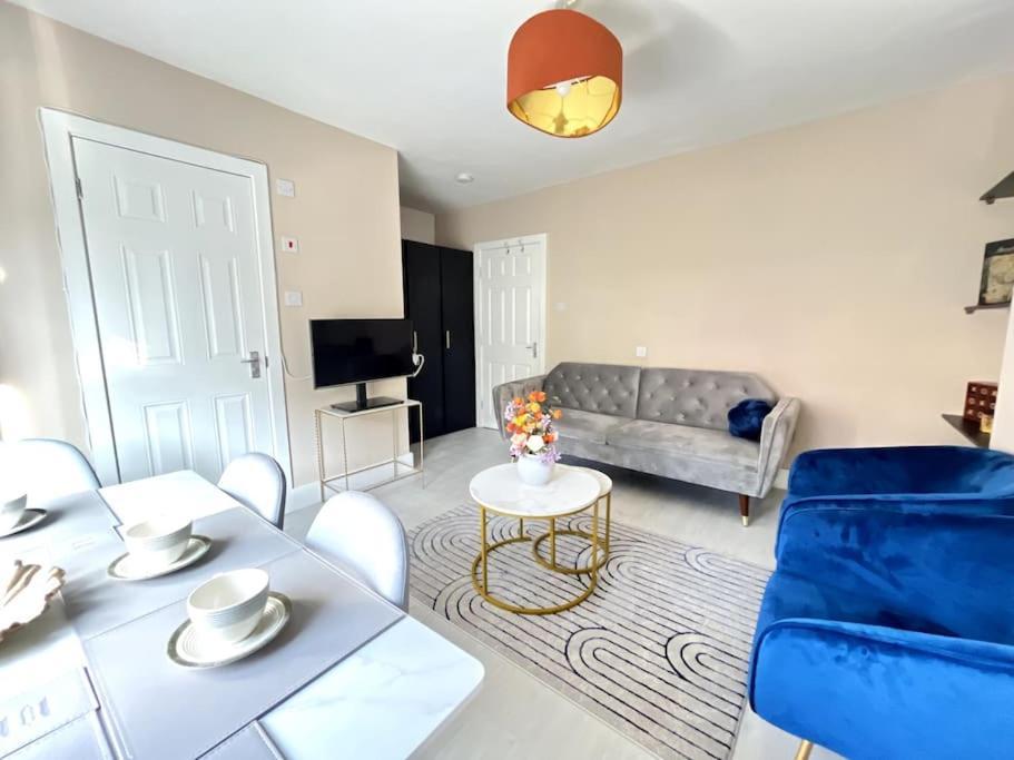 Central Winchester Serviced Apartments Bagian luar foto