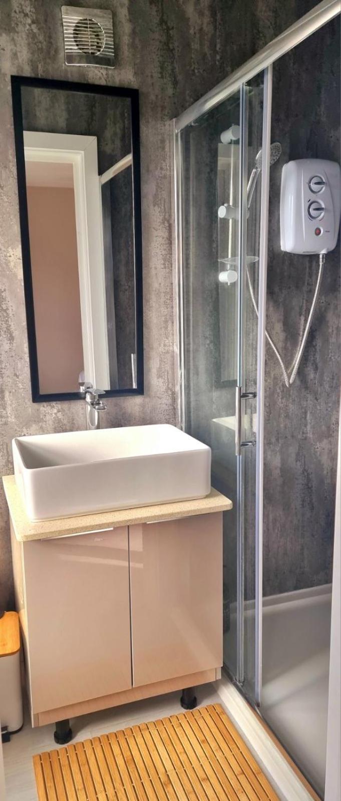 Central Winchester Serviced Apartments Bagian luar foto