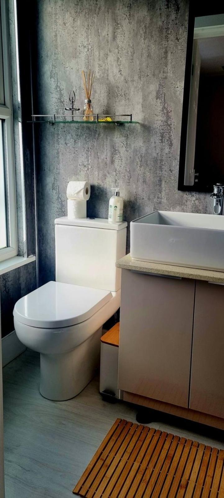 Central Winchester Serviced Apartments Bagian luar foto